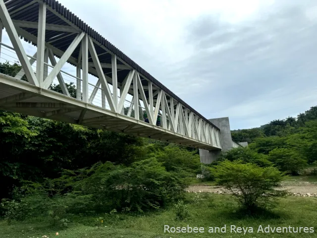 Bridge on the trail at Damajagua